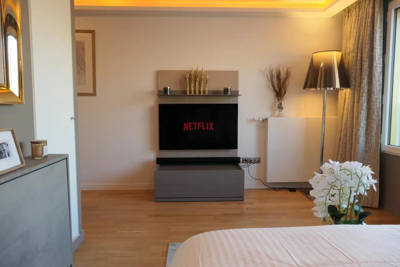 Luxury Studio Daumesnil Wifi & Netflix Parijs