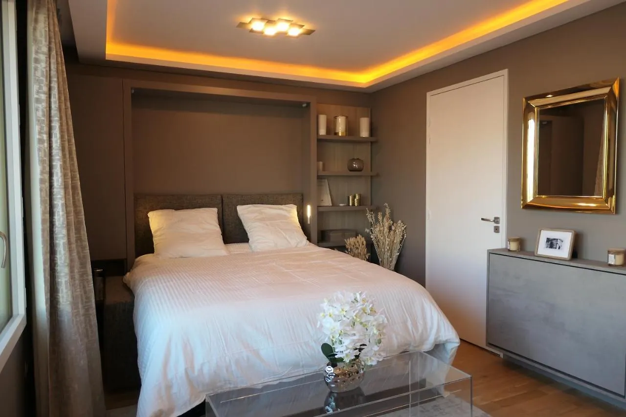Luxury Studio Daumesnil Wifi & Netflix contacts